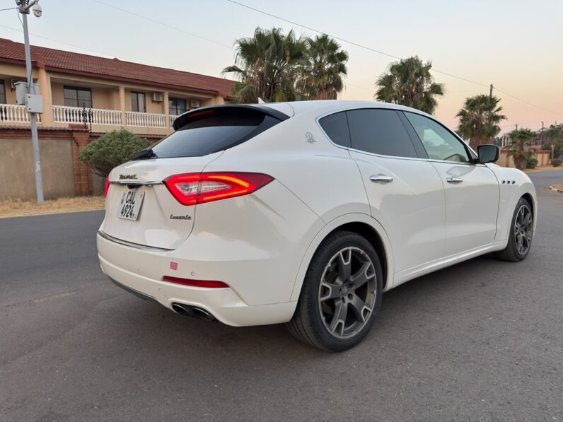 
								2017 Maserati Levante (Ghibli Spec) full									
