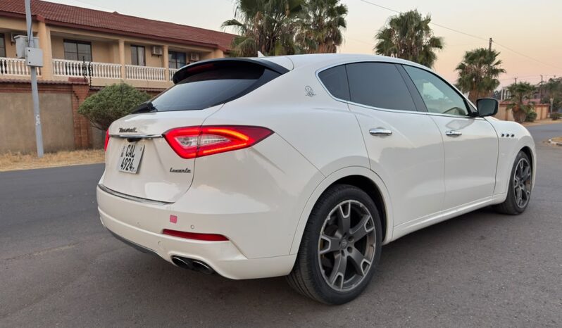 
								2017 Maserati Levante (Ghibli Spec) full									