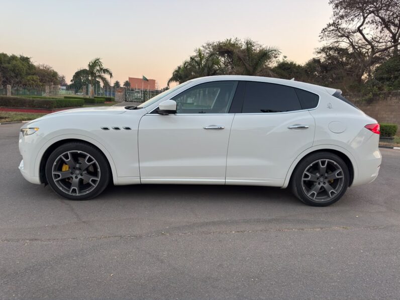 
								2017 Maserati Levante (Ghibli Spec) full									