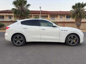 2017 Maserati Levante (Ghibli Spec)