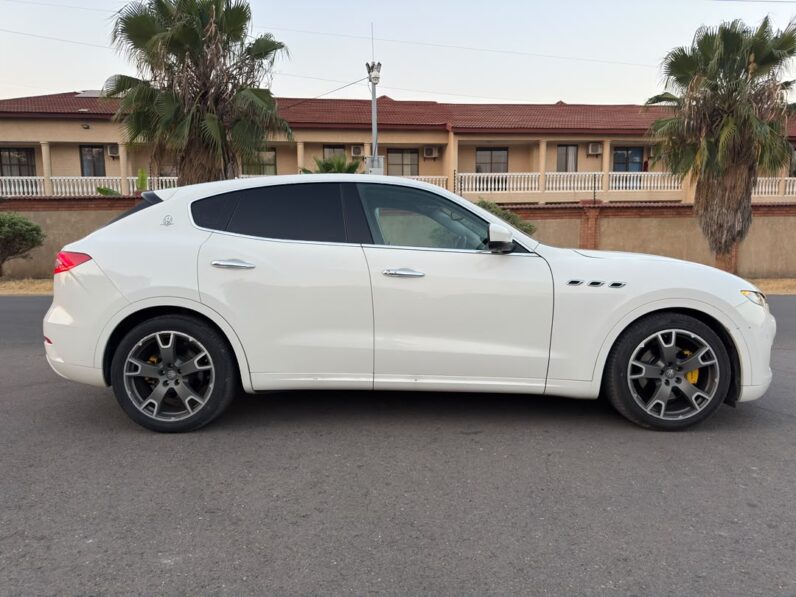 
								2017 Maserati Levante (Ghibli Spec) full									
