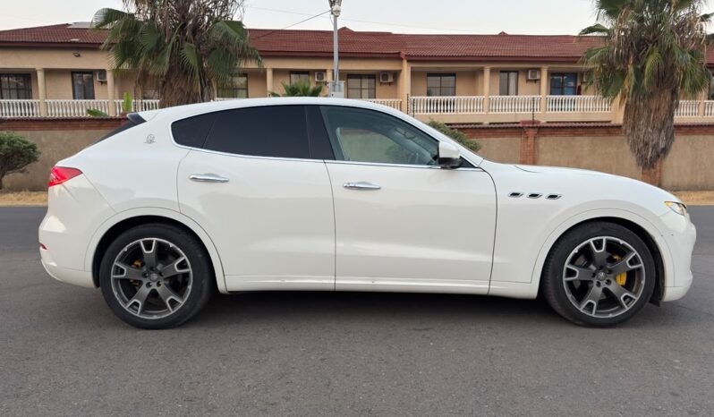 
								2017 Maserati Levante (Ghibli Spec) full									