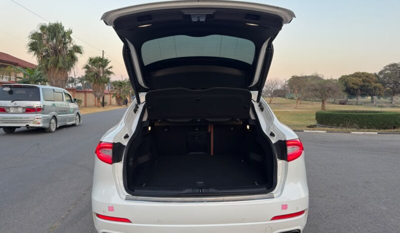 
								2017 Maserati Levante (Ghibli Spec) full									