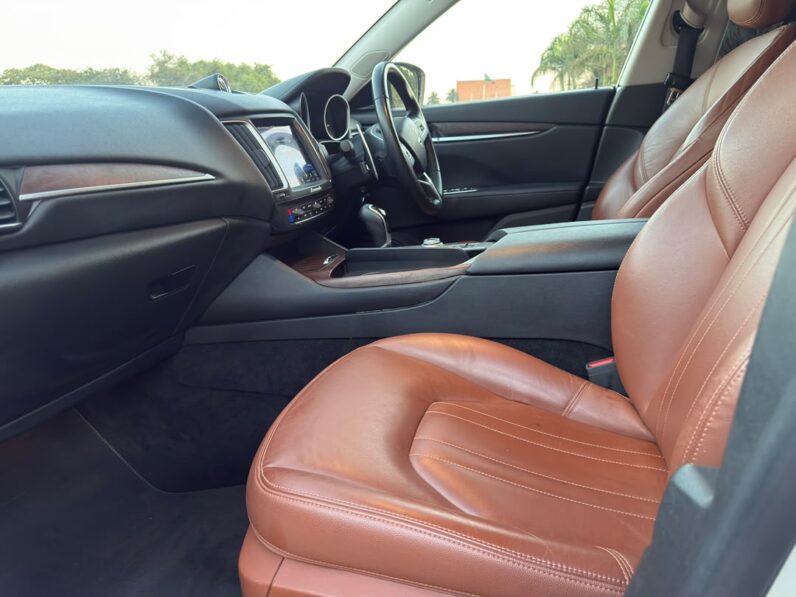 
								2017 Maserati Levante (Ghibli Spec) full									