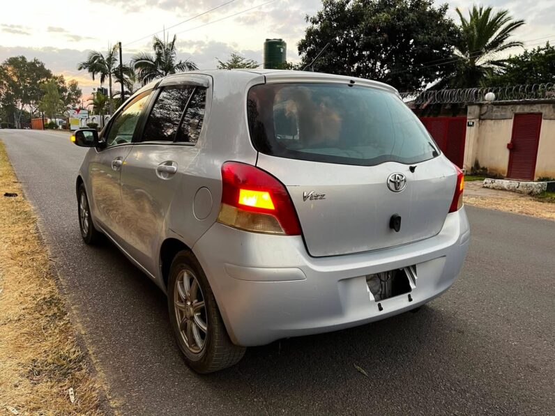 
								2009 Toyota Vitz full									