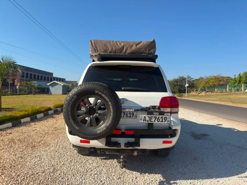 
								2016 Toyota Landcruiser full									
