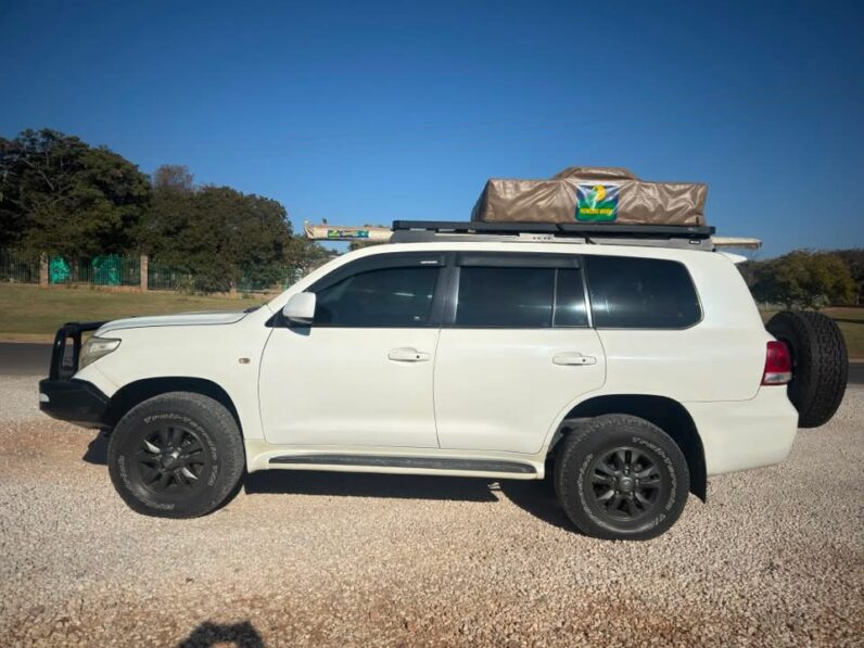 
								2016 Toyota Landcruiser full									