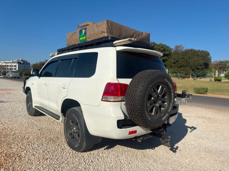 
								2016 Toyota Landcruiser full									