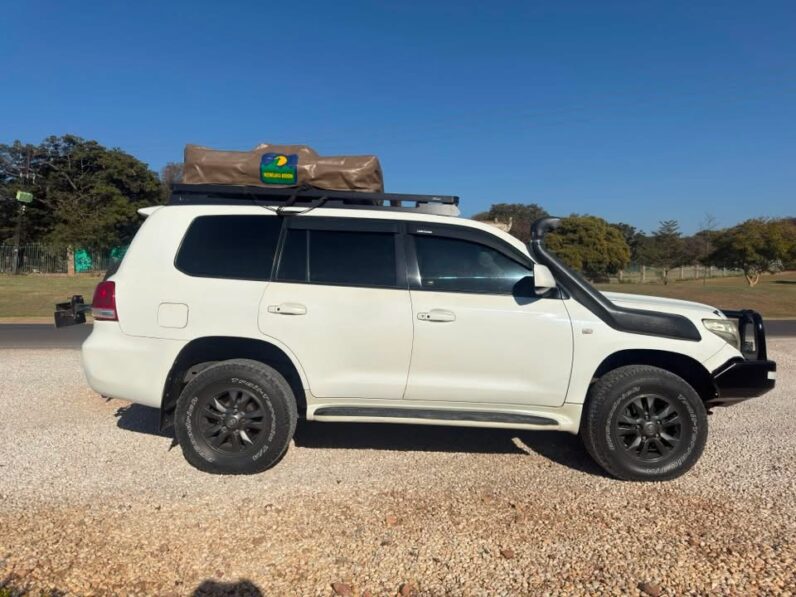 
								2016 Toyota Landcruiser full									