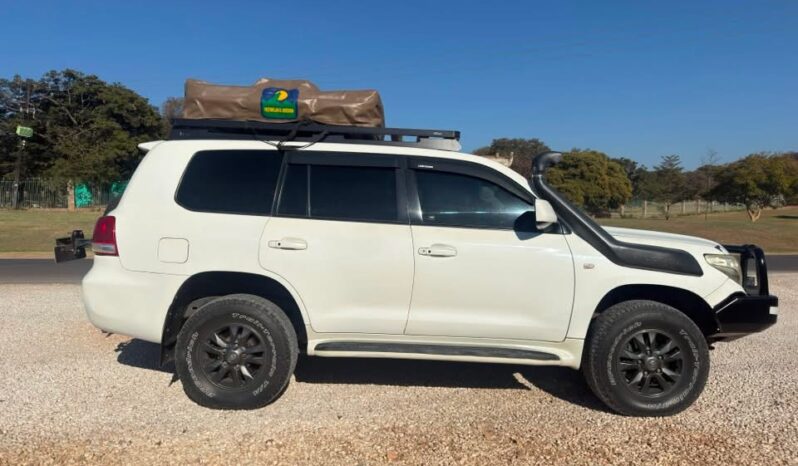 
								2016 Toyota Landcruiser full									