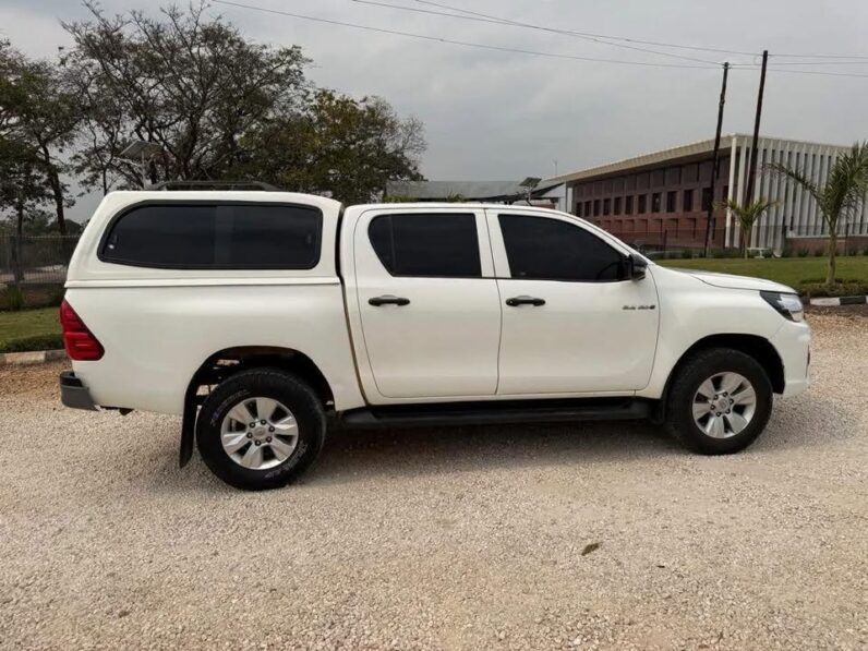 
								2019 Toyota Hilux full									