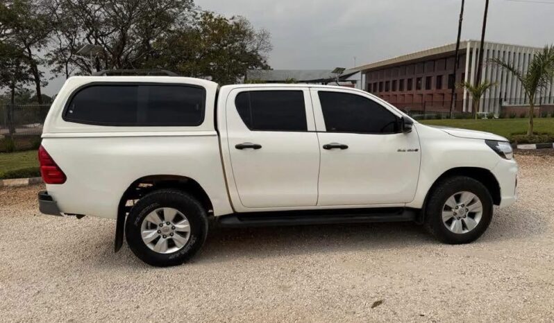 
								2019 Toyota Hilux full									
