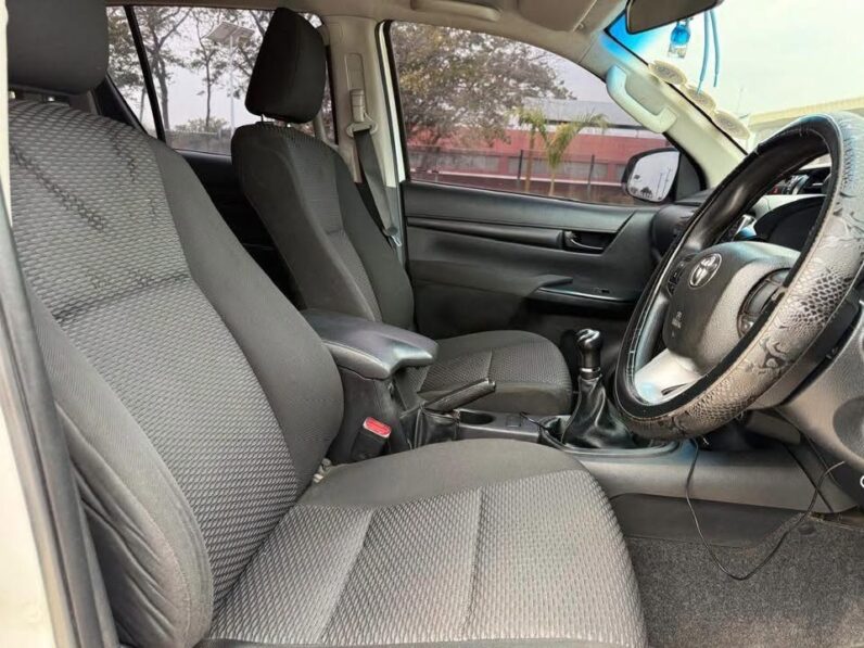 
								2019 Toyota Hilux full									