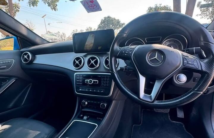 
								2015 MERCEDES-BENZ GLA180 full									