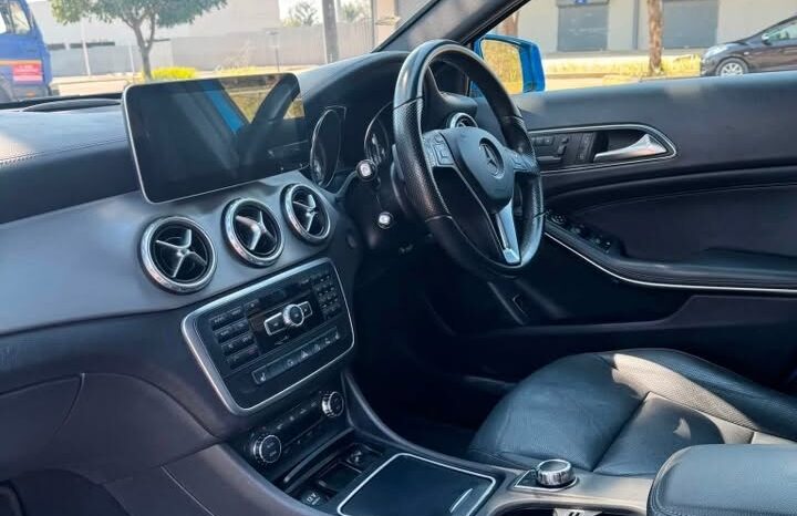 
								2015 MERCEDES-BENZ GLA180 full									
