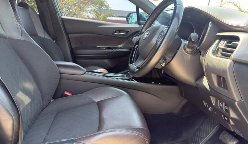 
								2017 Toyota CH-R full									