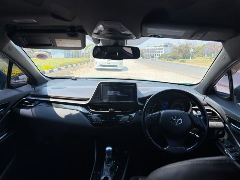 
								2017 Toyota CH-R full									