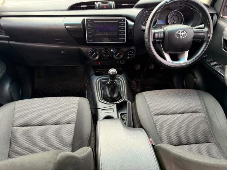 
								2019 Toyota Hilux full									