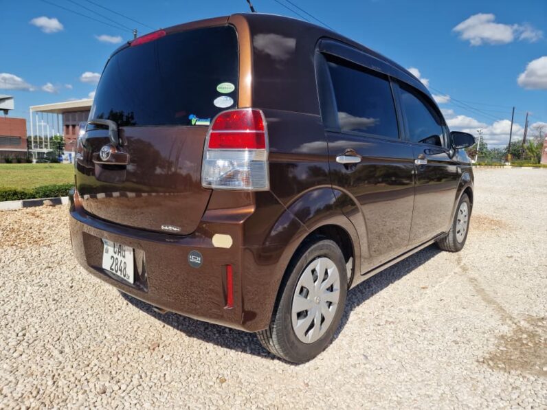 
								2014 Toyota Spade full									