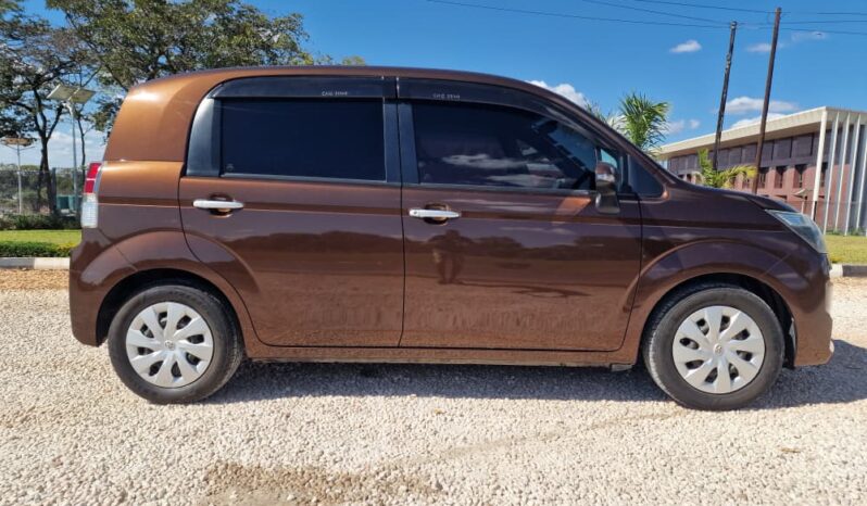 
								2014 Toyota Spade full									