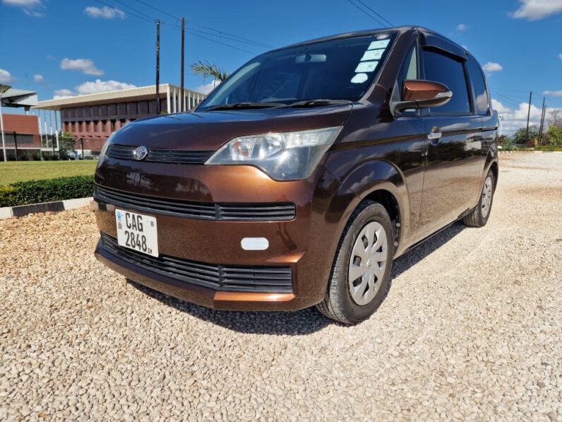 
								2014 Toyota Spade full									