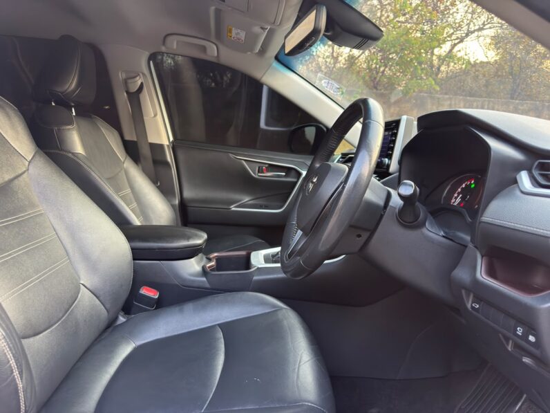 
								2019 Toyota Rav4 full									