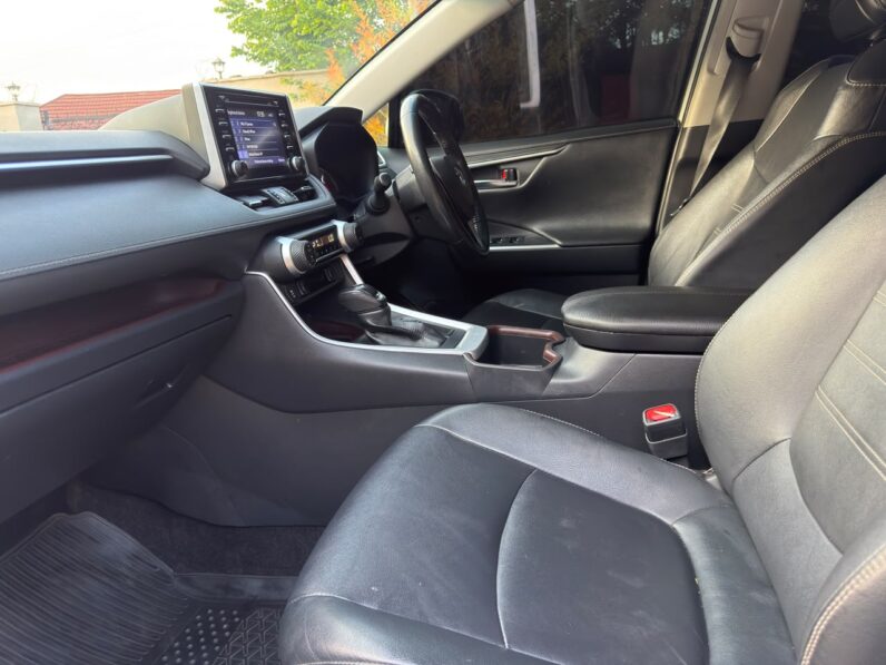 
								2019 Toyota Rav4 full									