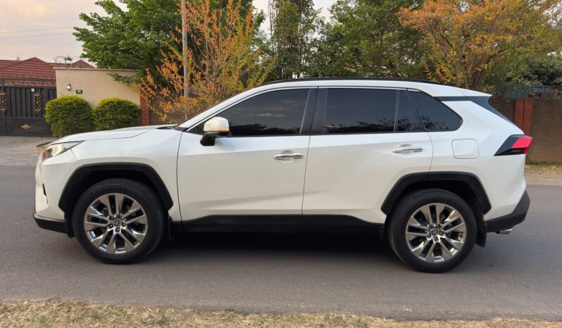 
								2019 Toyota Rav4 full									