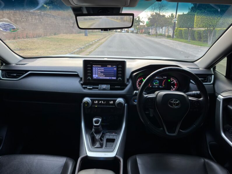 
								2019 Toyota Rav4 full									