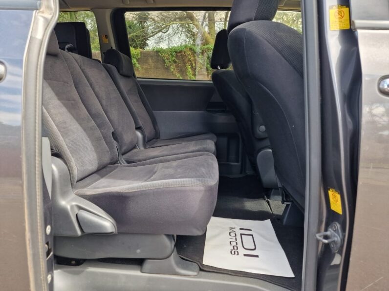
								2010 Toyota Noah full									