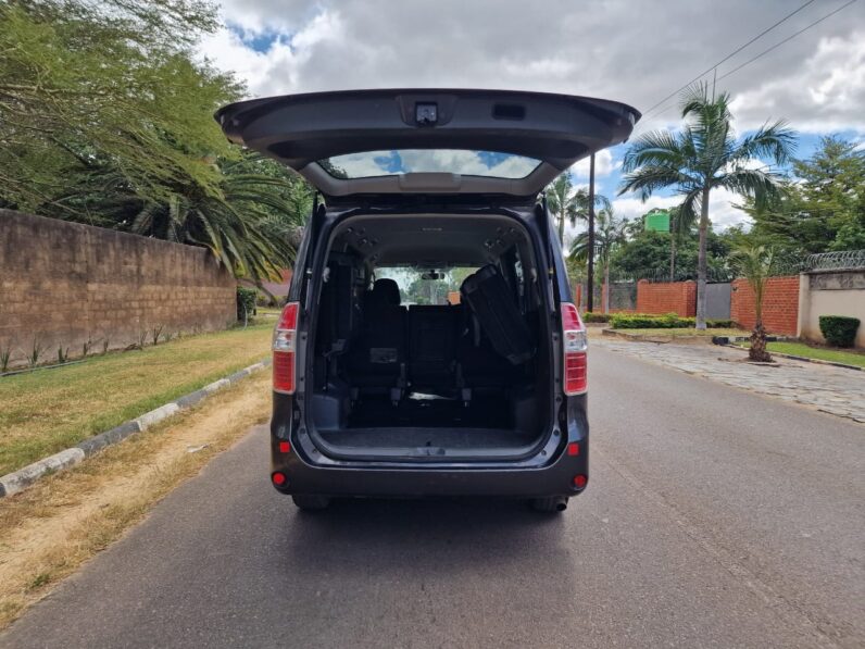 
								2010 Toyota Noah full									