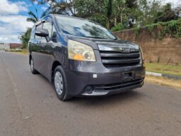 2010 Toyota Noah