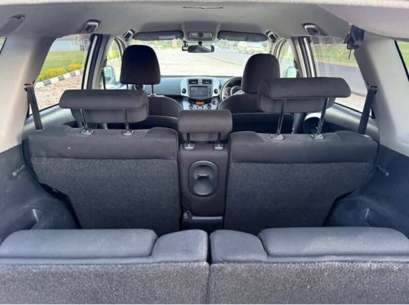 
								2010 Toyota Noah full									
